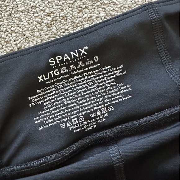 Spanx Get Moving Shorts Black Camo Size XL - Picture 3 of 7